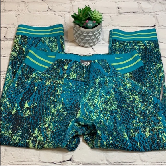 The North Face Neon Snakeskin Print Capri leggings - Picture 3 of 12